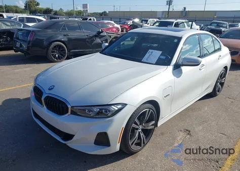 2023 BMW 3 Series 330E из США, поврежденный, VIN 3MW39FF06P8D35001